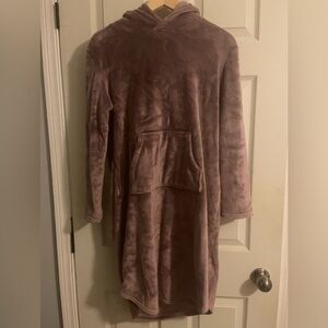 Cozy Pink Hooded Blanket Robe​​